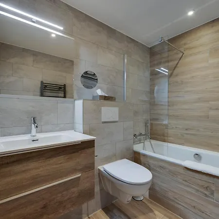 Apartment Duplex Ski-in/ski-out Avec Piscine, Jacuzzi Et Espace Bien-etre - Fr-1-686-34 *